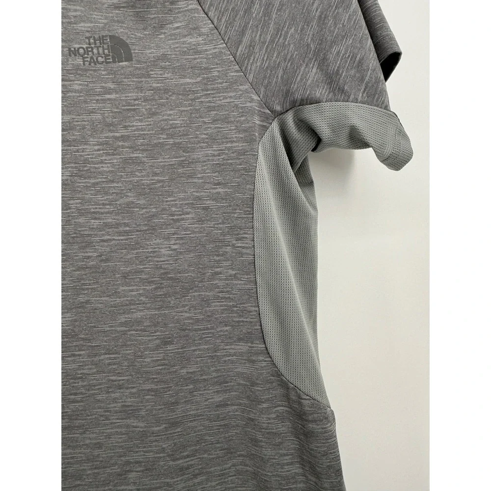 The North Face FlashDry Performance T-Shirt Large Polyester Grey Heathered Tee